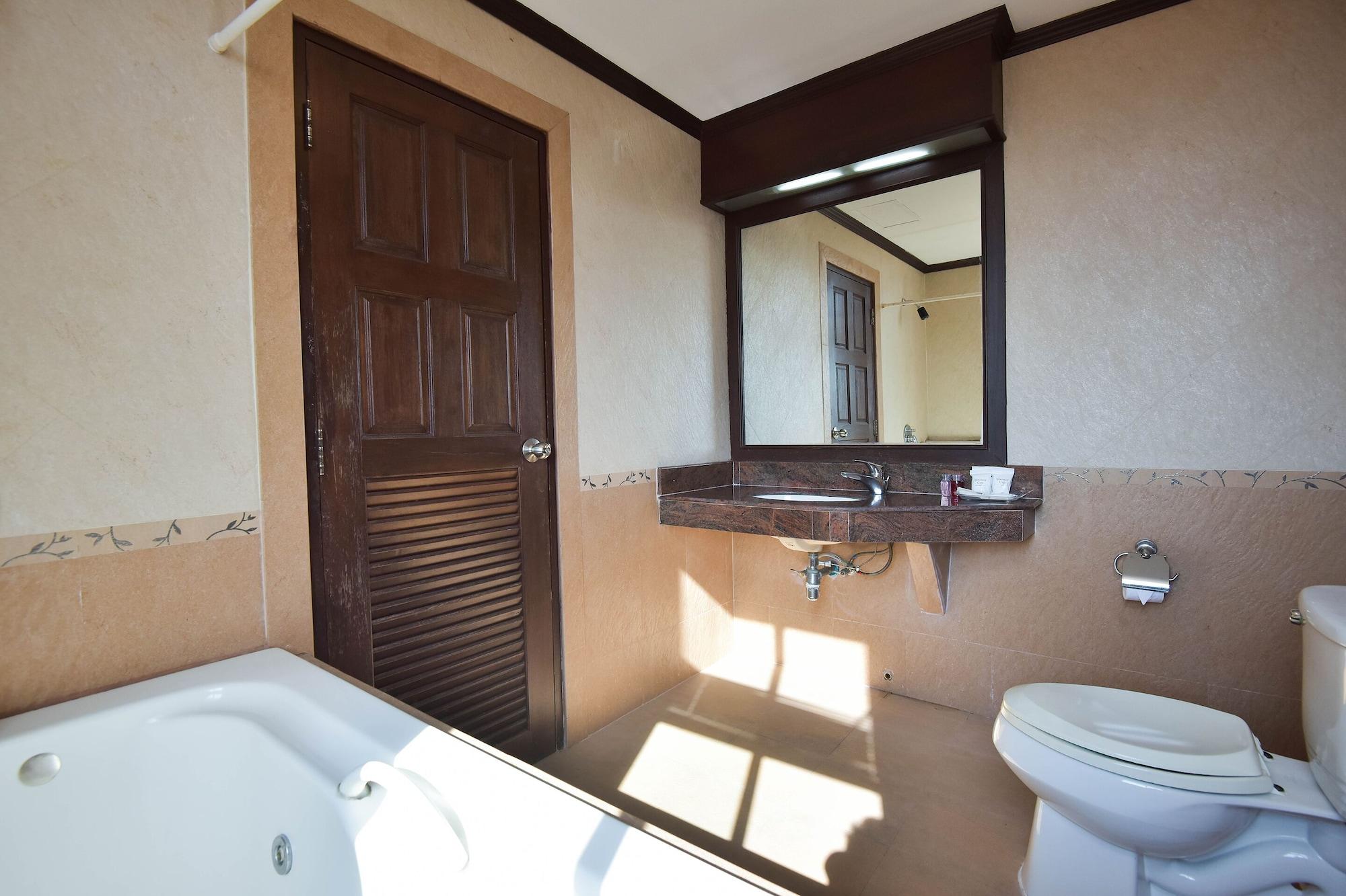 Oyo 389 Sira Boutique Residence Phuket Esterno foto