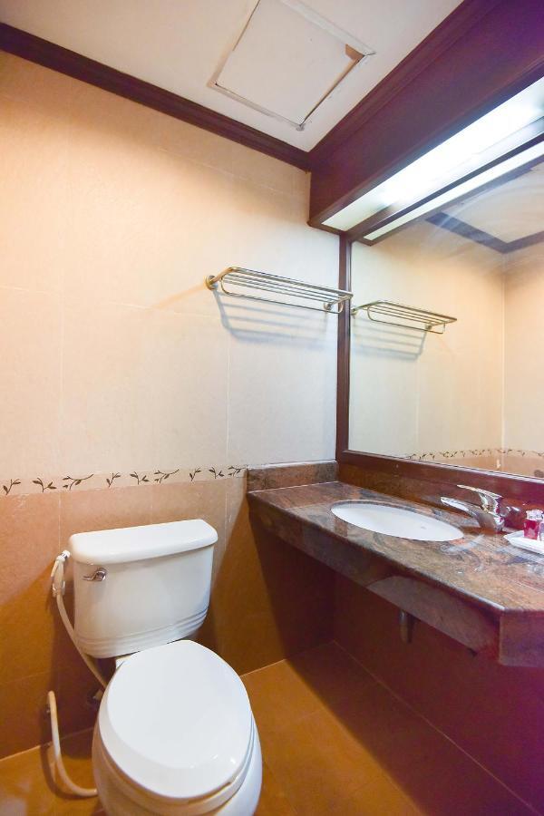 Oyo 389 Sira Boutique Residence Phuket Esterno foto