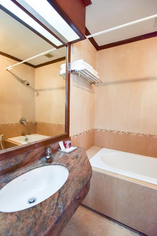 Oyo 389 Sira Boutique Residence Phuket Esterno foto